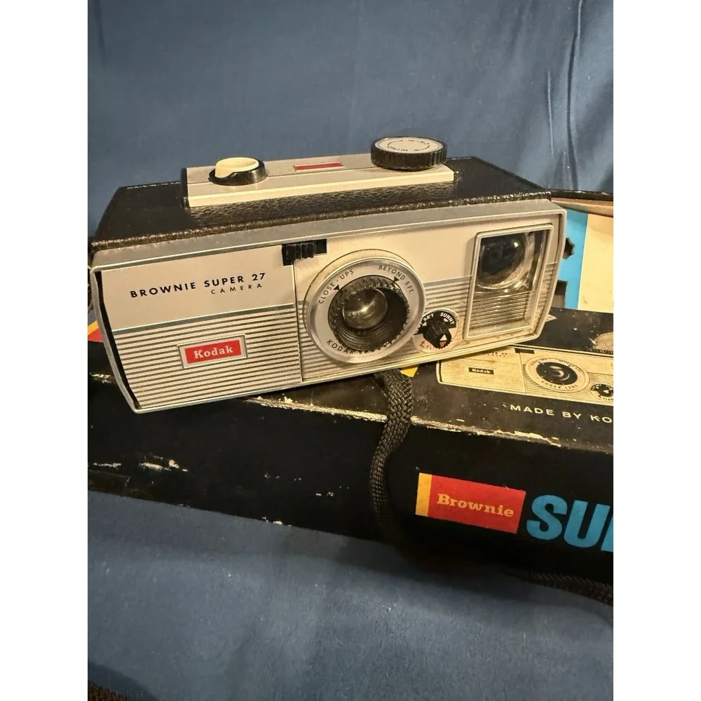 Vintage Kodak Brownie Super 27 Camera  Untested As-is Antique Collectors